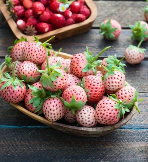 A wooden bowl of white fleshed
